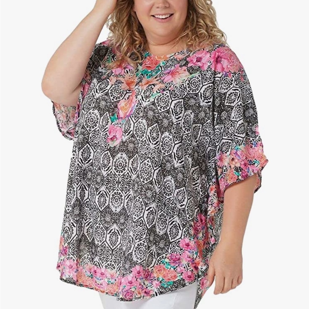 NWT Tolani Geometric Floral Poncho Blouse